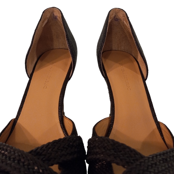 Banana Republic Strap Detail Heels | US 8 1/2 - Picture 4 of 7